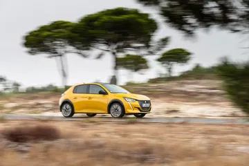 Peugeot 208 Gt Line 2019 Amarillo 15