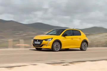 Peugeot 208 Gt Line 2019 Amarillo 154