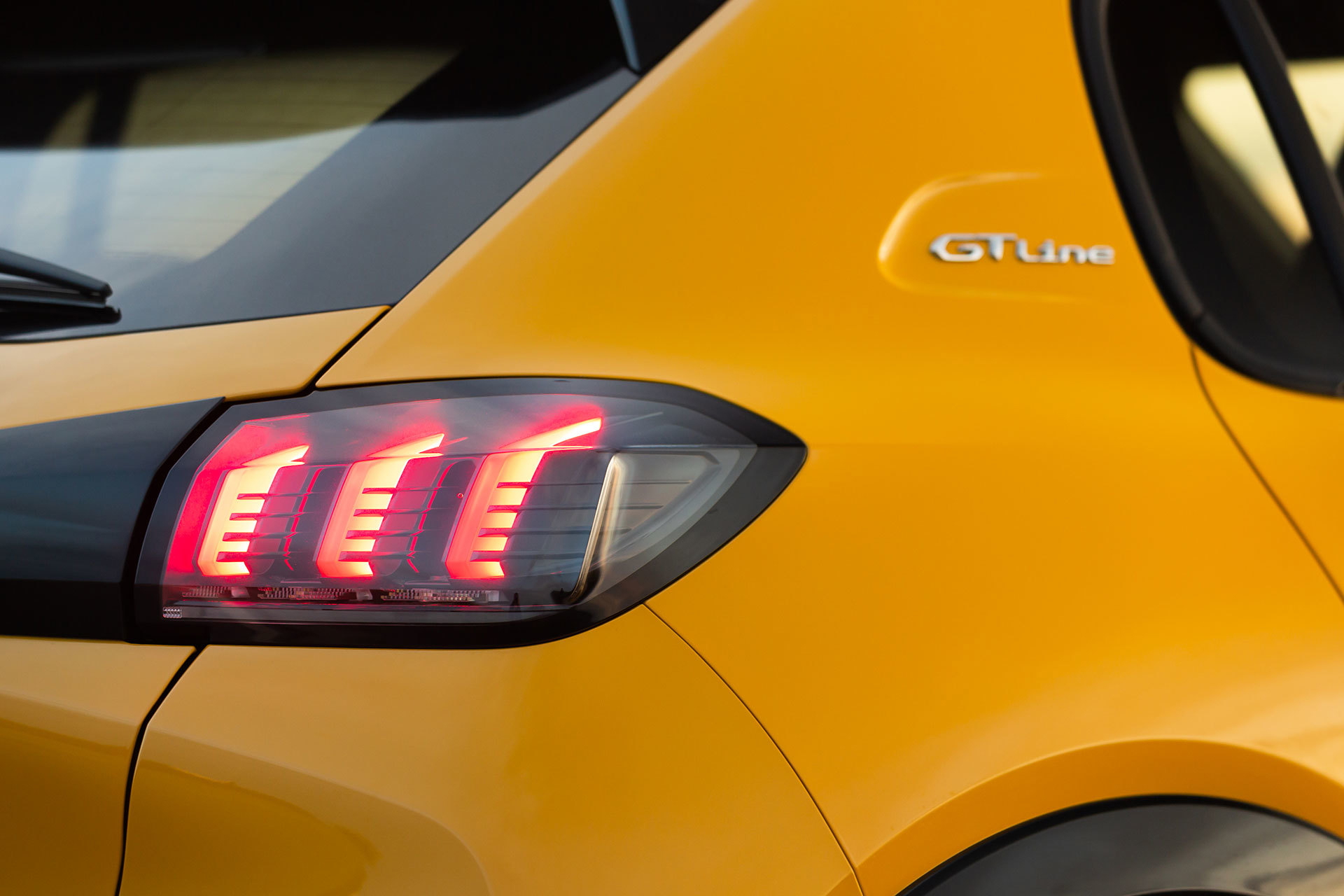 Peugeot 208 Gt Line 2019 Amarillo 159