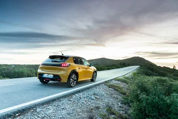 Peugeot 208 Gt Line 2019 Amarillo 160