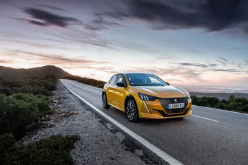 Peugeot 208 Gt Line 2019 Amarillo 161