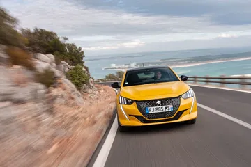 Peugeot 208 Gt Line 2019 Amarillo 18