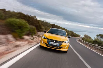 Peugeot 208 Gt Line 2019 Amarillo 19