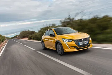 Peugeot 208 Gt Line 2019 Amarillo 20