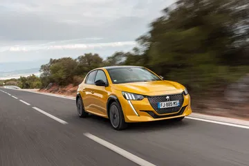 Peugeot 208 Gt Line 2019 Amarillo 21