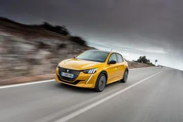 Peugeot 208 Gt Line 2019 Amarillo 31