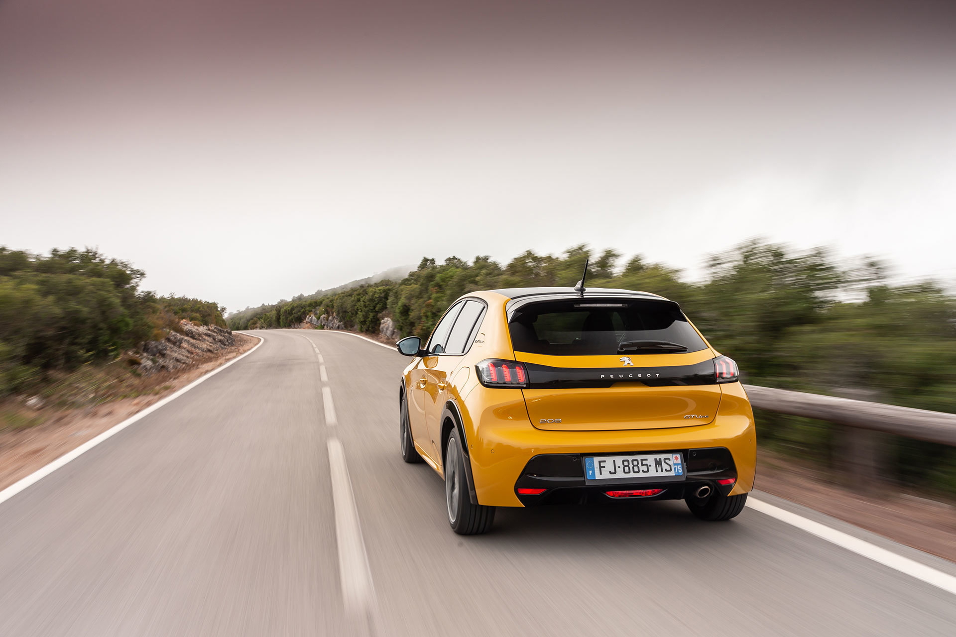 Peugeot 208 Gt Line 2019 Amarillo 38