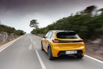 Peugeot 208 Gt Line 2019 Amarillo 40