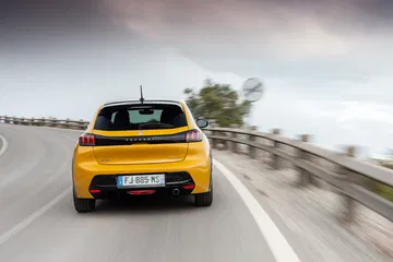 Peugeot 208 Gt Line 2019 Amarillo 41