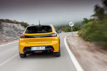 Peugeot 208 Gt Line 2019 Amarillo 42