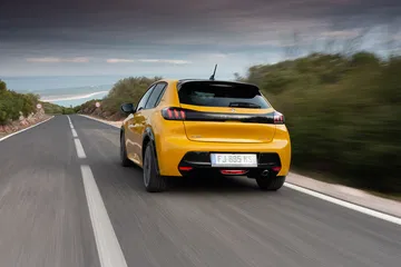 Peugeot 208 Gt Line 2019 Amarillo 44