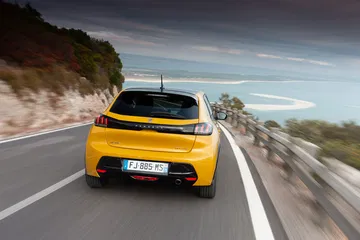 Peugeot 208 Gt Line 2019 Amarillo 46