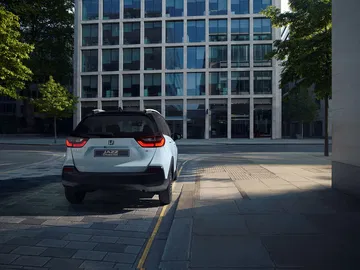 La trasera del Honda Jazz destaca por su diseño limpio y moderno.