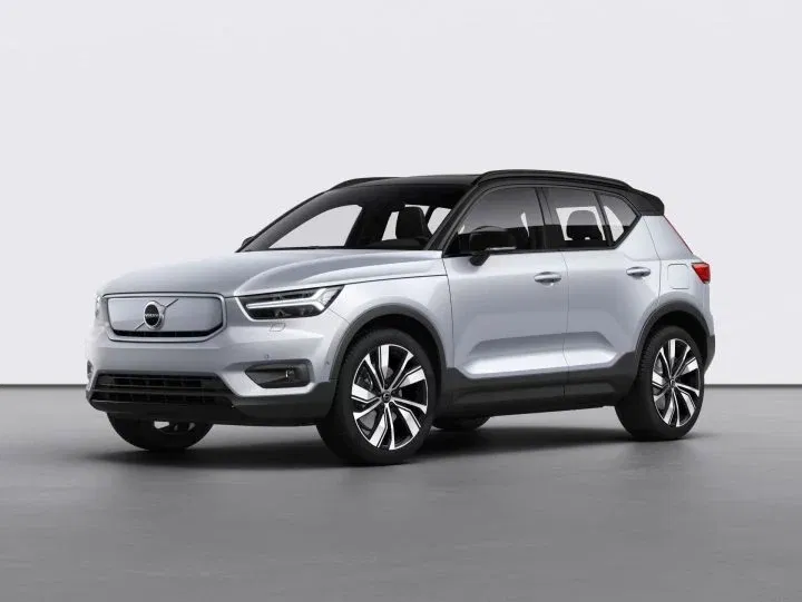 Volvo Xc40 Recharge P8 Awd In Glacier Silver