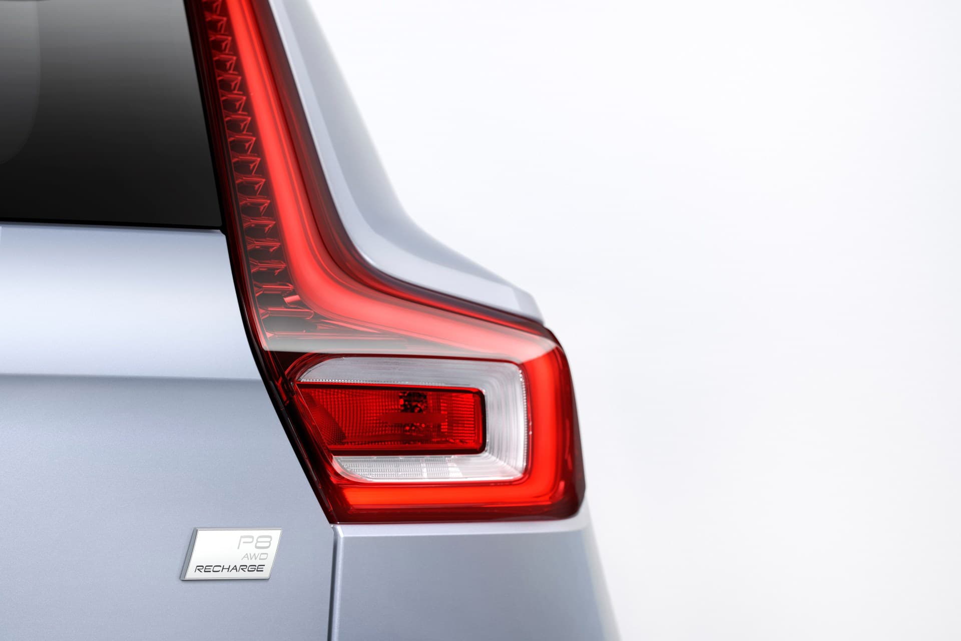 Volvo Xc40 Recharge P8 Awd In Glacier Silver