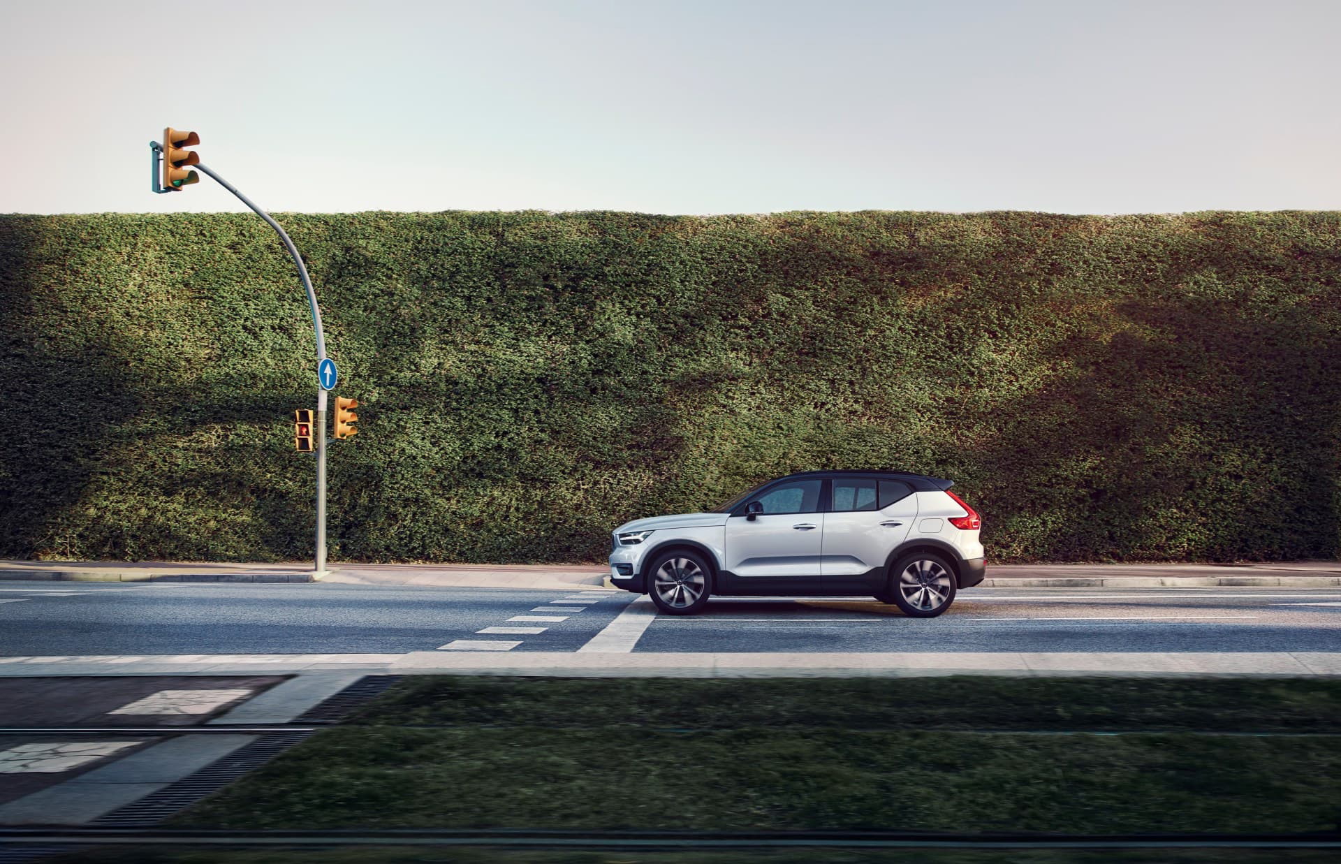 Volvo Xc40 Recharge P8 Awd In Glacier Silver,