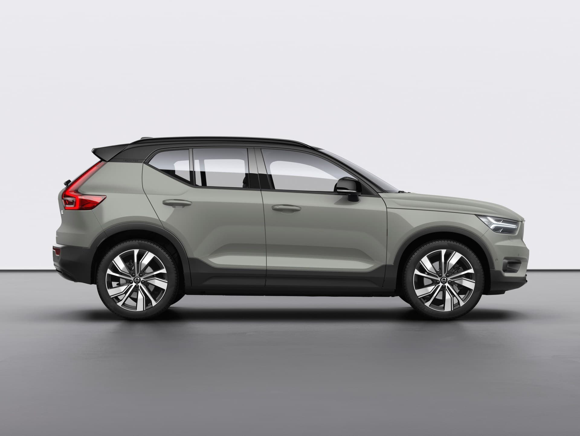 Volvo Xc40 Recharge P8 Awd In Sage Green