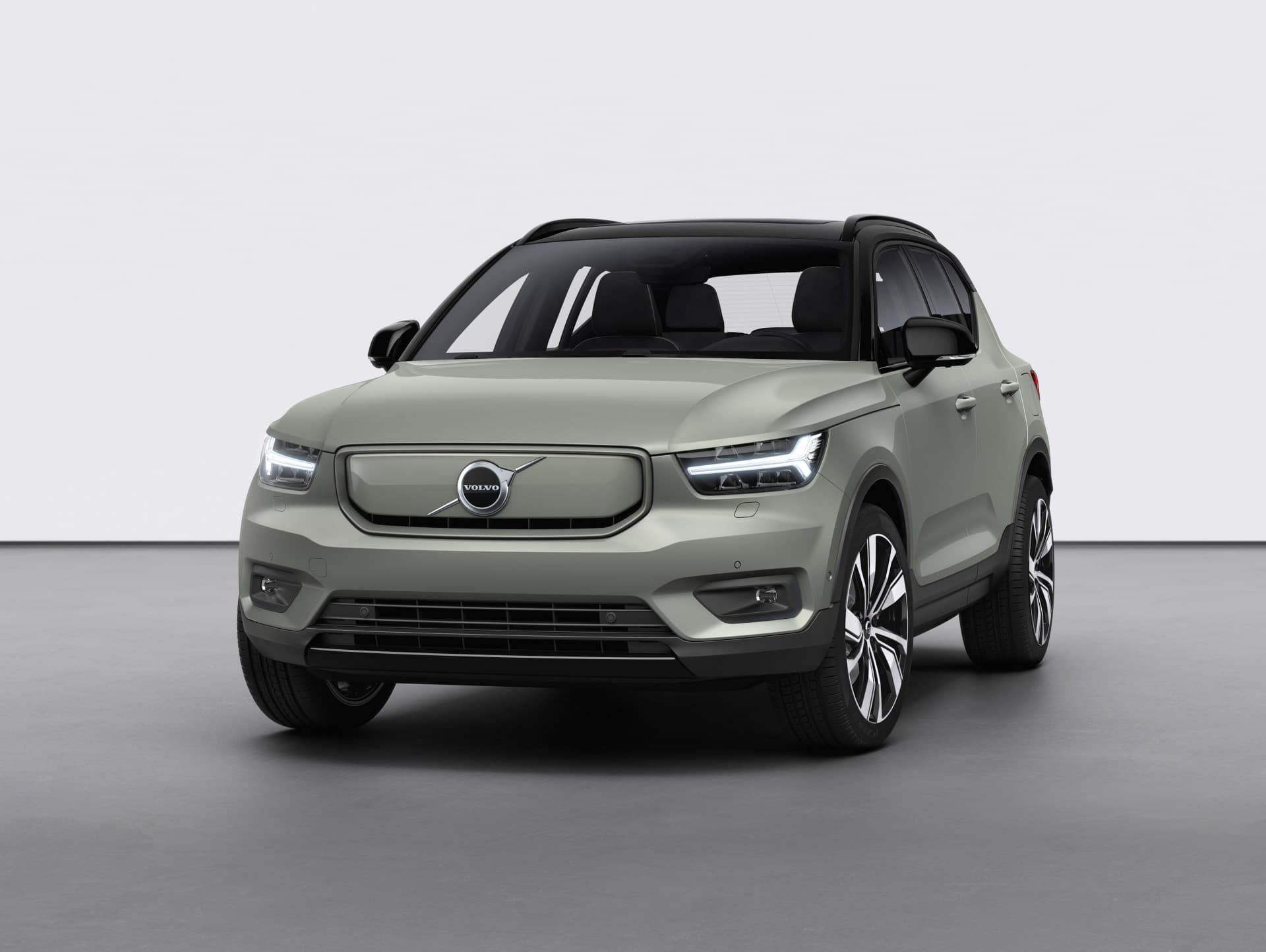 Volvo Xc40 Recharge P8 Awd In Sage Green