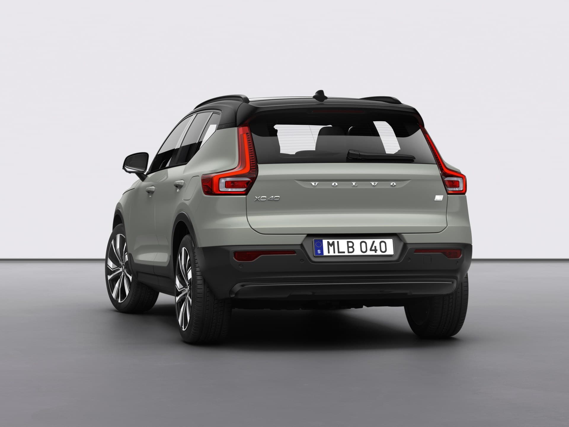 Volvo Xc40 Recharge P8 Awd In Sage Green