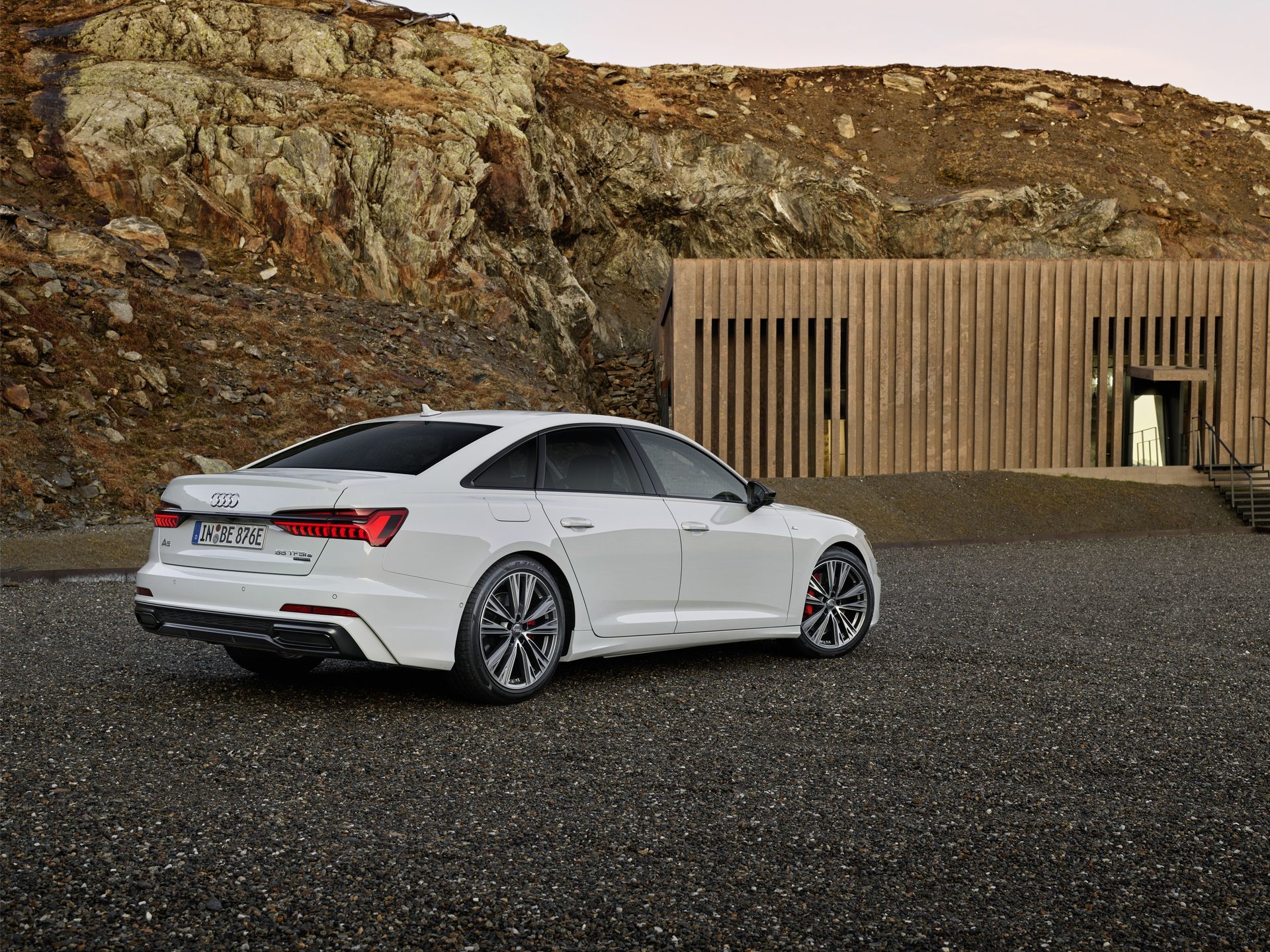 audi-a6-55-tfsi-e-7.jpg