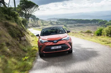 Toyota C Hr 2020 Naranja Movimiento 04