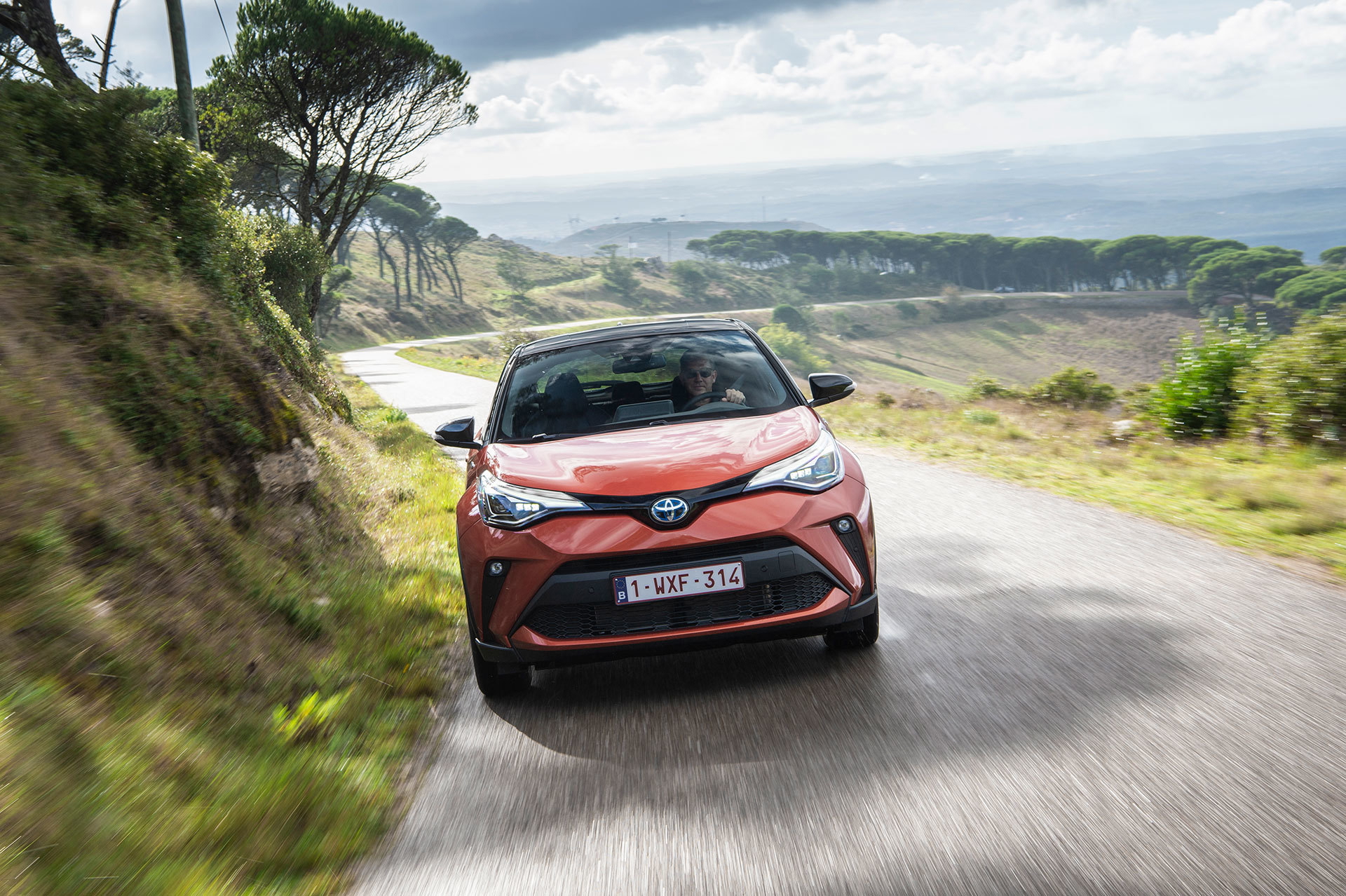 Toyota C Hr 2020 Naranja Movimiento 04