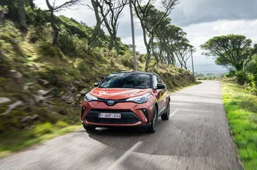 Toyota C Hr 2020 Naranja Movimiento 05