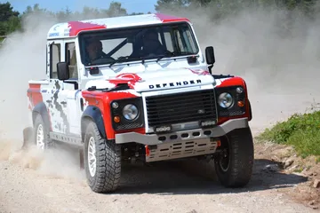 Bowler Land Rover 1219 009