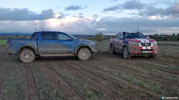 Ford Ranger Raptor Vs Nissan Navara At32 1219 005