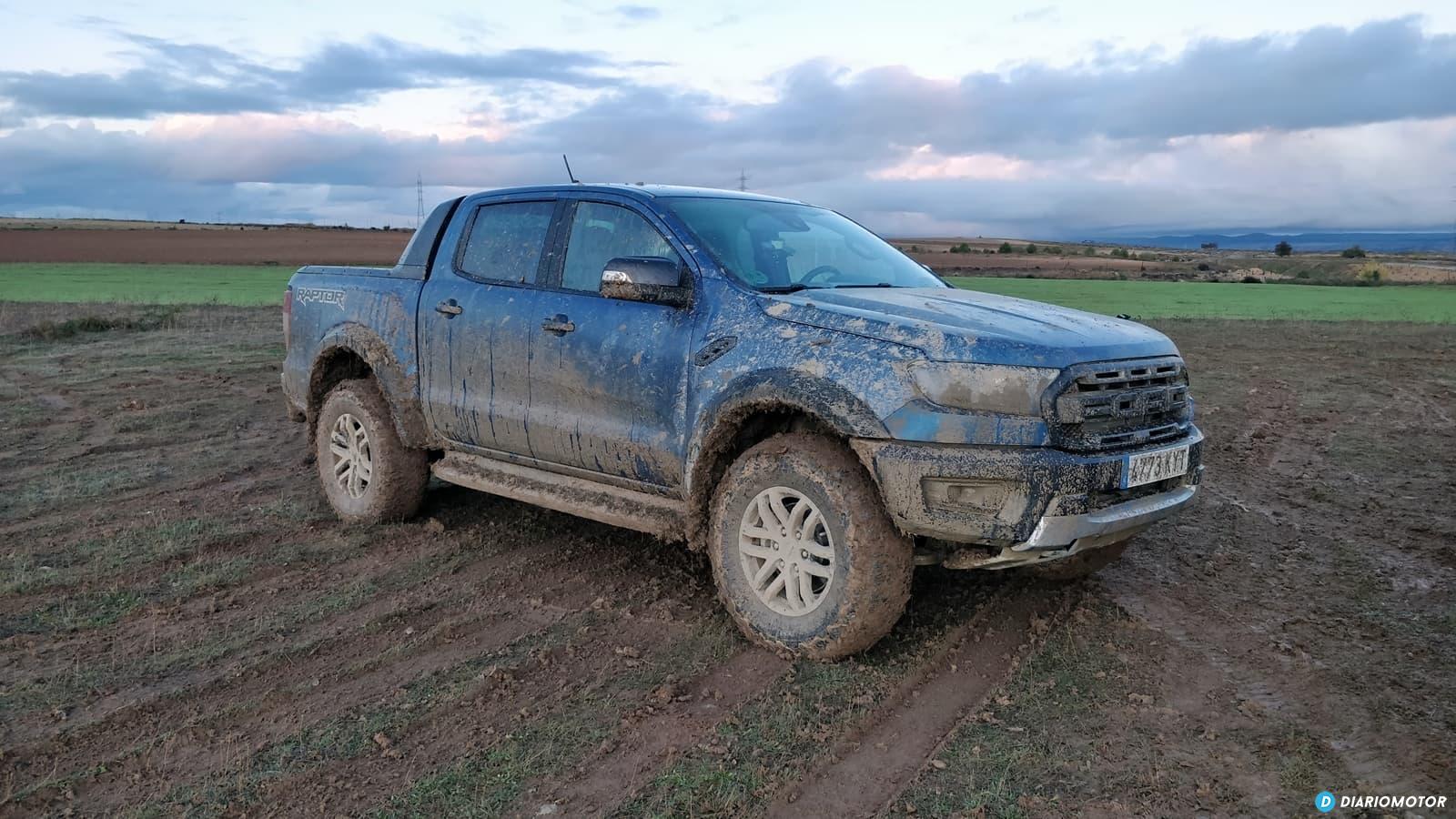 Ford Ranger Raptor Vs Nissan Navara At32 1219 006
