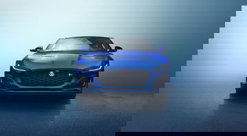 Vista frontal Jaguar F-Type destacando su parrilla y faros LED distintivos.