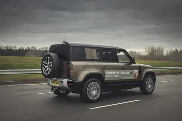 Land Rover Defender Dinamica Asfalto 00031