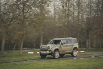 Land Rover Defender Dinamica Asfalto 00032