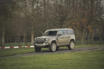 Land Rover Defender Dinamica Asfalto 00035