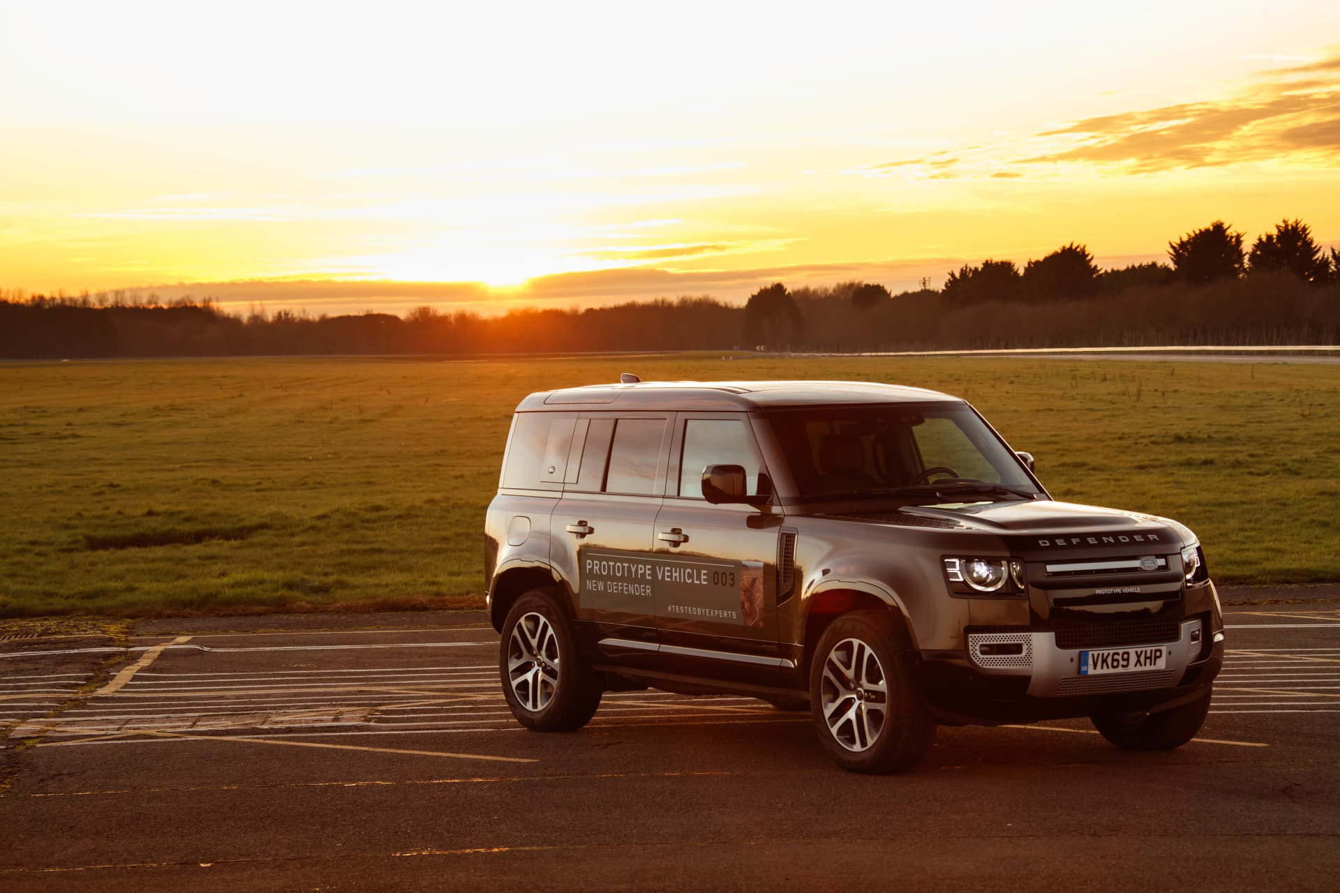 Land Rover Defender Exterior 00010
