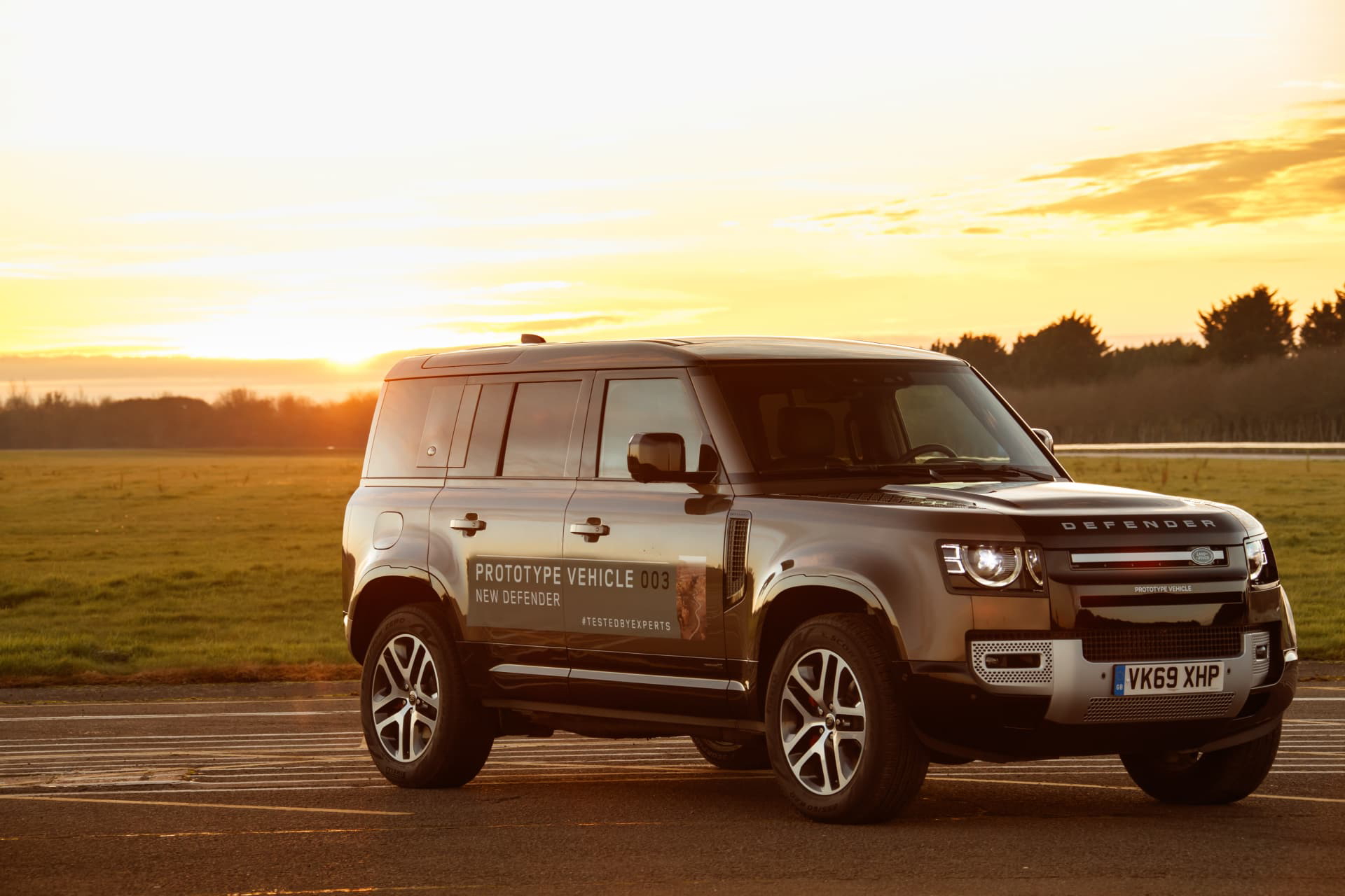 Land Rover Defender Exterior 00011