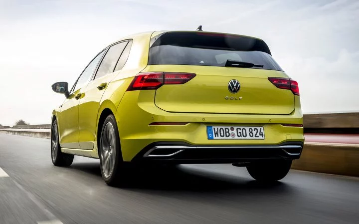 Precio Volkswagen Golf 2020 Amarillo Exterior Movimiento 01