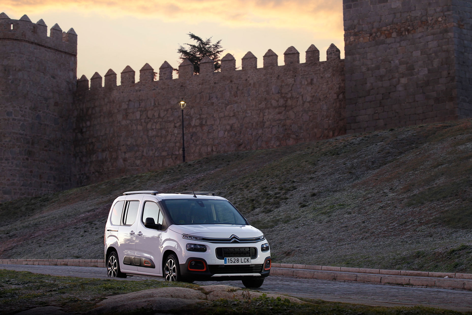 Citroen Berlingo 2020 Puretech 130 Eat8 01