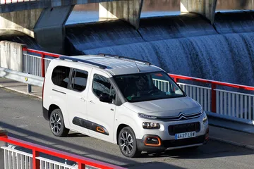 Citroen Berlingo 2020 Puretech 130 Eat8 21