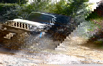 Hummer H3 Gris 2008 Barro 2