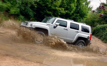 Hummer H3 Gris 2008 Barro