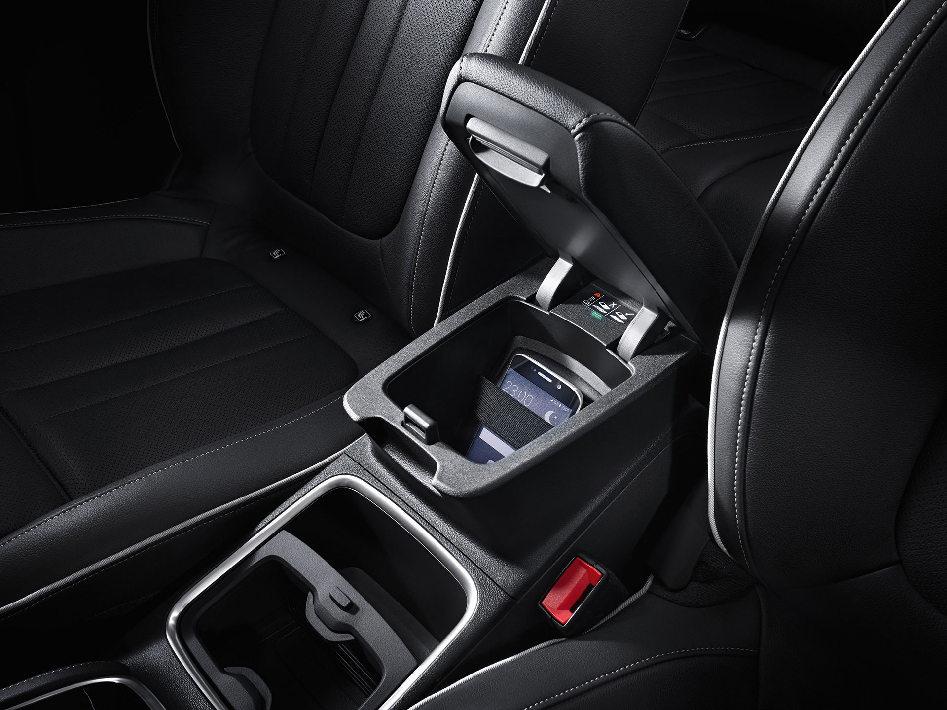 Opel Grandland X Hybrid4 Interior 03