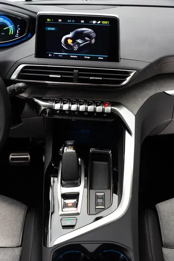 Prueba Peugeot 3008 Hybrid4 16