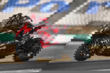01 Ducati Superleggera V4 Action Uc145860 High