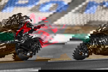 01 Ducati Superleggera V4 Action Uc145860 High