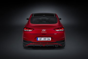 Vista trasera del Hyundai i30 destacando su diseño y pilotos