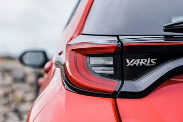 Toyota Yaris 2020 Hibrido Rojo Detalles 14