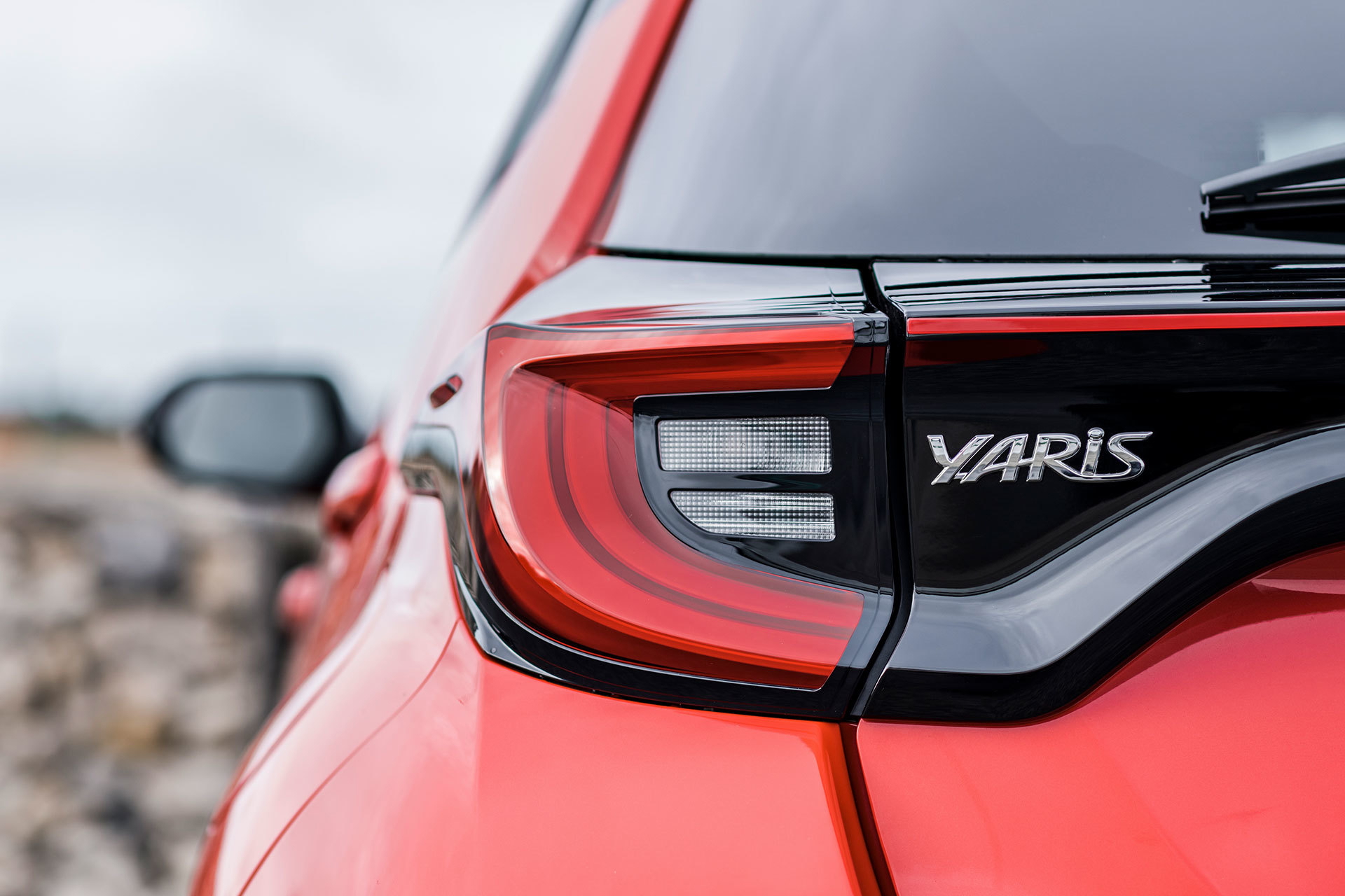 Toyota Yaris 2020 Hibrido Rojo Detalles 14