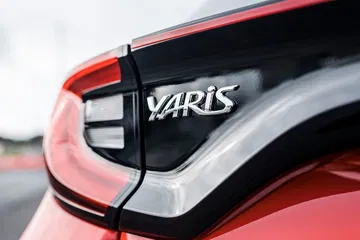 Toyota Yaris 2020 Hibrido Rojo Detalles 16