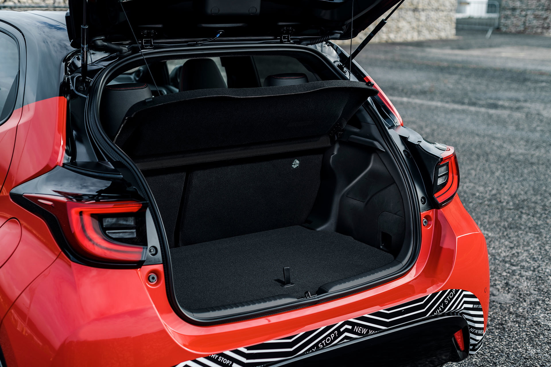 Toyota Yaris 2020 Hibrido Rojo Detalles 17